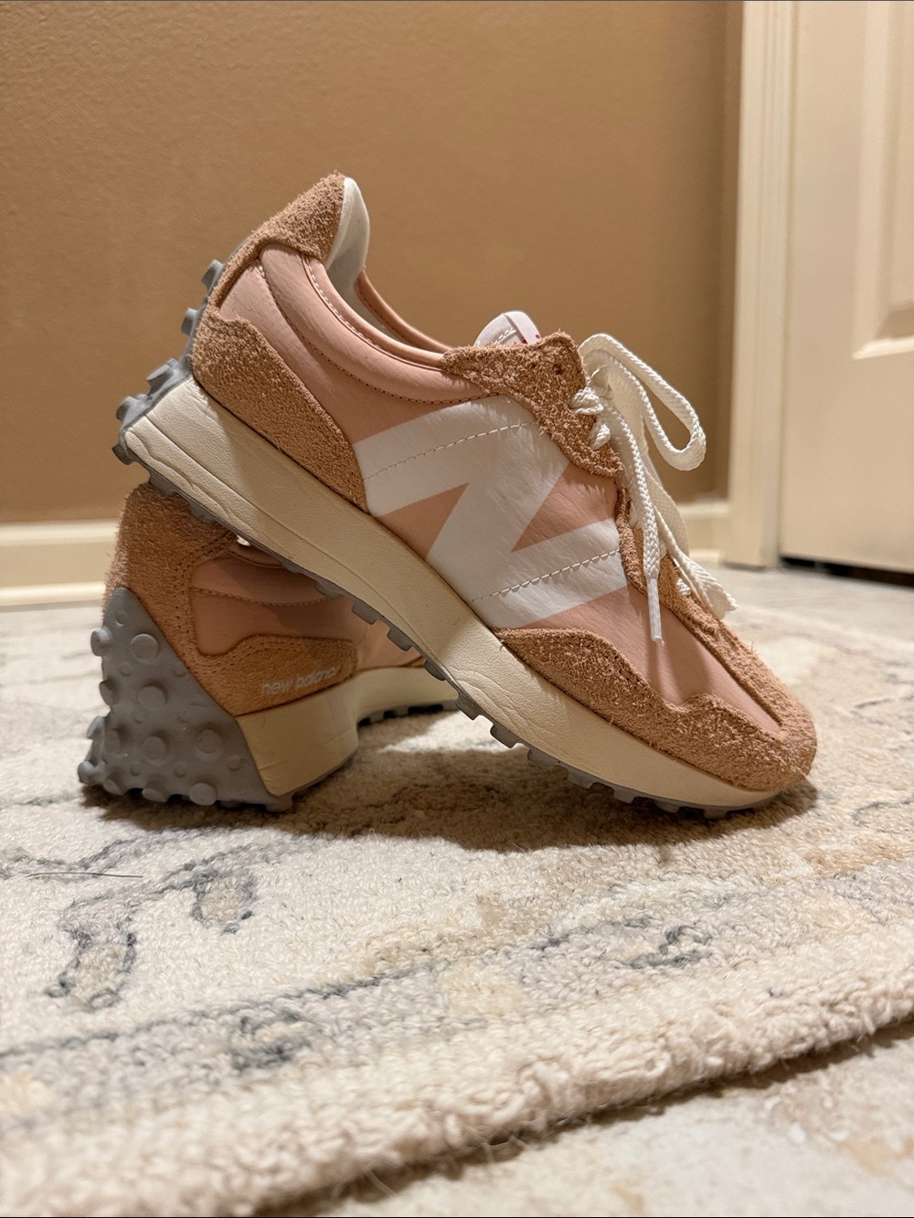 New Balance Women's 327